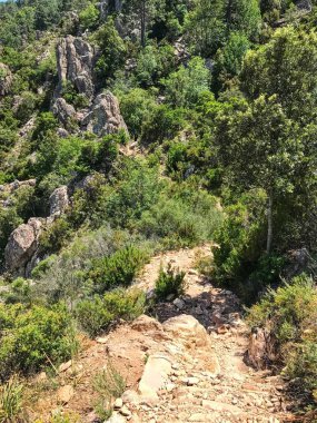 Meydan okuyan güzel GR20 patikası Korsika Fransa