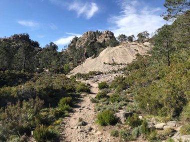 Meydan okuyan güzel GR20 patikası Korsika Fransa