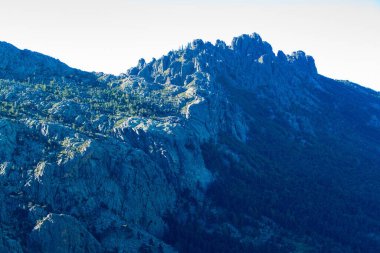 Korsika adası Fransa 'nın güzel, zorlu GR20 yolunda yürüyüş.