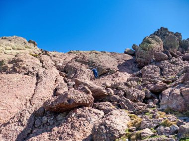 GR20 Korsika adası Fransa 'sında yürüyüş yapmak...