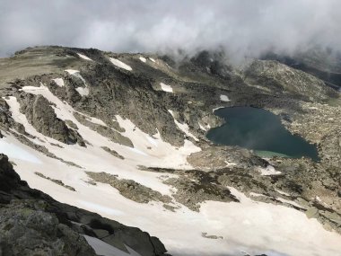 Muhteşem bir yürüyüş. Korsika adası Fransa 'sında yürüyüş.
