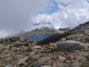 Muhteşem bir yürüyüş. Korsika adası Fransa 'sında yürüyüş.