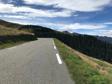 Pireneler doğa manzarası yol bisikletiyle ünlü geçitten