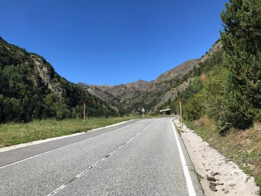 Pireneler doğa manzarası yol bisikletiyle ünlü geçitten