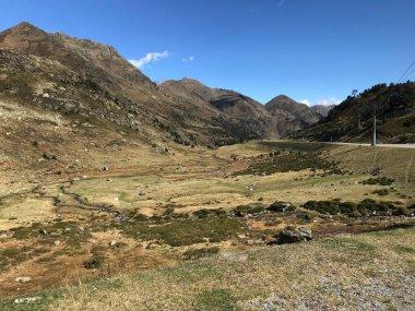 Pireneler doğa manzarası yol bisikletiyle ünlü geçitten