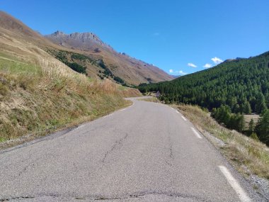 Pireneler doğa manzarası yol bisikletiyle ünlü geçitten