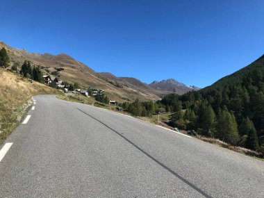 Pireneler doğa manzarası yol bisikletiyle ünlü geçitten