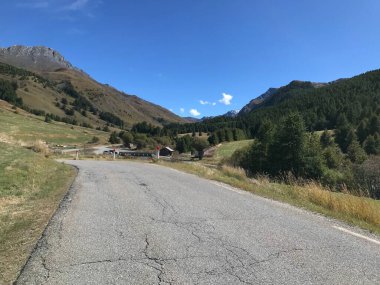 Pireneler doğa manzarası yol bisikletiyle ünlü geçitten