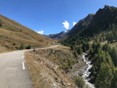 Pireneler doğa manzarası yol bisikletiyle ünlü geçitten