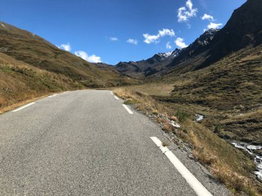 Pireneler doğa manzarası yol bisikletiyle ünlü geçitten