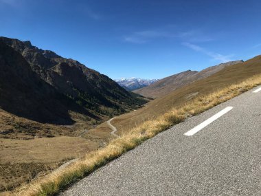 Pireneler doğa manzarası yol bisikletiyle ünlü geçitten