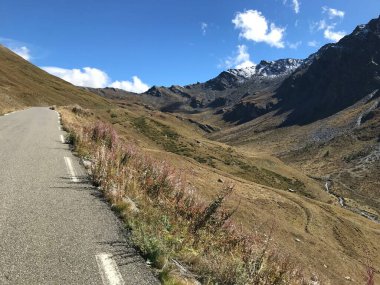 Pireneler doğa manzarası yol bisikletiyle ünlü geçitten