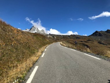 Pireneler doğa manzarası yol bisikletiyle ünlü geçitten