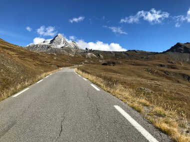 Pireneler doğa manzarası yol bisikletiyle ünlü geçitten