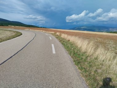Pireneler doğa manzarası yol bisikletiyle ünlü geçitten