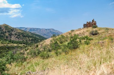 Ermenistan 'daki Hüsrov doğal parkında katran tapınağı harabesi