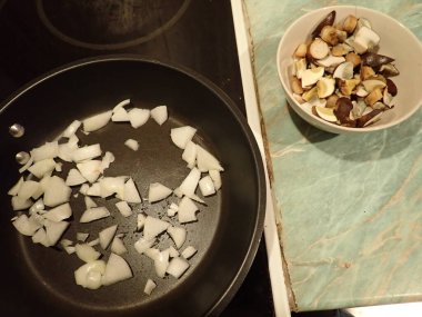 Mutfakta ev yapımı mantar çorbası.