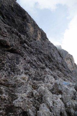 Batutiful sonbahar doğası ünlü kayalık dolomitler dağlarında
