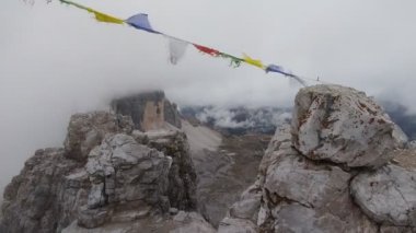 Sonbahar mevsiminde doğayı sınırlandırır