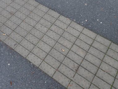 Yürüme yolundaki gri şehir kaldırım kiremitleri dokusu