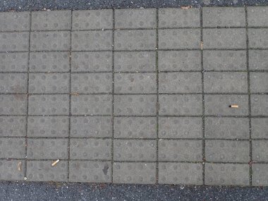 Yürüme yolundaki gri şehir kaldırım kiremitleri dokusu