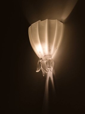 Prag 'da bir şatoda lüks bir kristal şamdan.