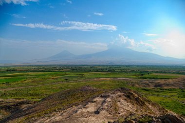 Ermenistan manastırından arararat dağ manzarası