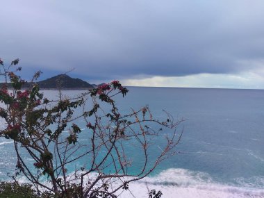 Güzel romantik Akdeniz kıyıları hindi içinde