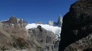 Muhteşem patagonya yaz doğasında yürüyüş.