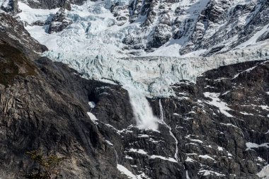 Patagonie 'deki Torres del Paine Ulusal Parkı' nda buzul buzu.