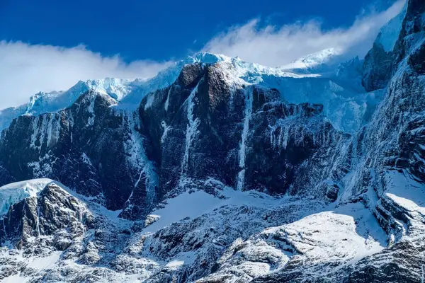 Patagonie 'deki Torres del Paine Ulusal Parkı' nda buzul buzu.