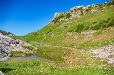 Gebirge Austria Alplerinde yaz yürüyüşü macerası