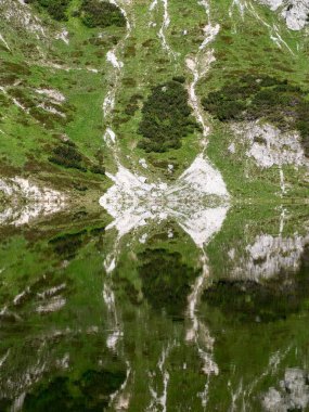 Gebirge Austria Alplerinde yaz yürüyüşü macerası