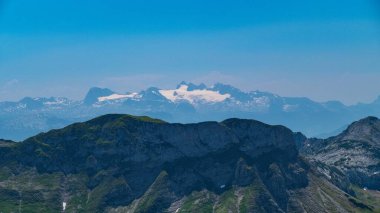 Gebirge Austria Alplerinde yaz yürüyüşü macerası