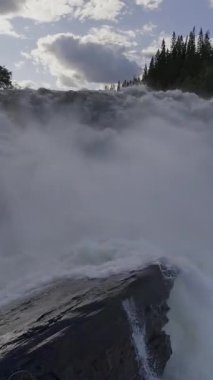 İsveç 'te tannforsen şelalesi.