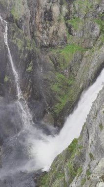 Norveç 'te muhteşem bir voringsfossen şelalesi
