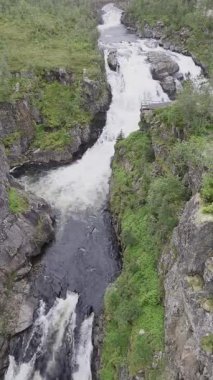 Voringsfossen Şelalesi Norveç 'te Hardanhenvida İskandinavya' da