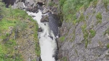 Voringsfossen Şelalesi Norveç 'te Hardanhenvida İskandinavya' da