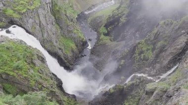 Voringsfossen Şelalesi Norveç 'te Hardanhenvida İskandinavya' da
