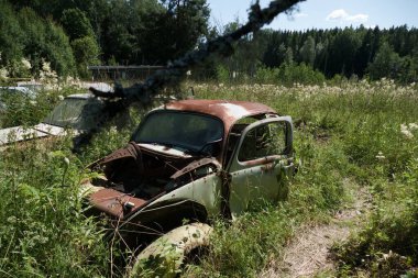 Norveç sınırındaki basbas fanous araba mezarlığı