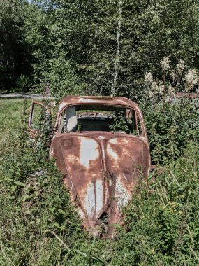 Norveç sınırındaki basbas fanous araba mezarlığı