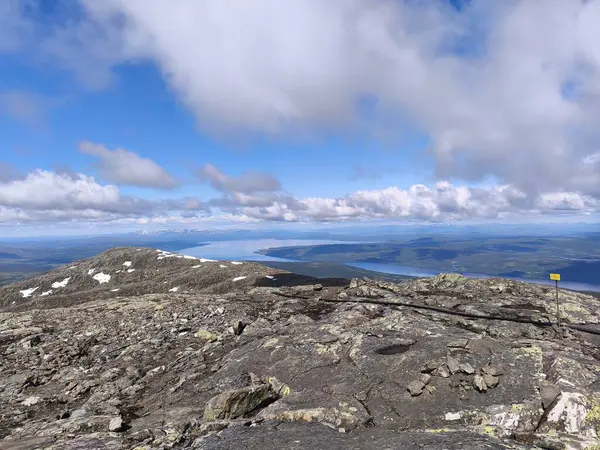 İnanılmaz güzel, İskandinav doğa manzarası.