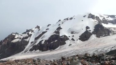 Kazbegi dağlarının harika doğası Kafkassus Georgia