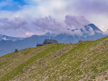 Kafkasya Dağı 'nda güzel bir yaz.