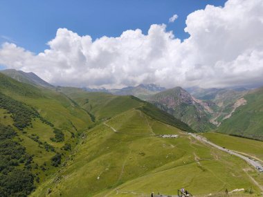 Kafkasya Dağı 'nda güzel bir yaz.