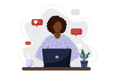 Dizüstü bilgisayarı olan siyahi bir kadın. Serbest çalışma, çevrimiçi öğrenim, ev kavramından çalışma