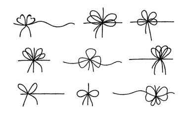 Tebeşir desenli kurdele yayları. Paket ya da mektup için düğümlenmemiş. Zarif asgari biçim