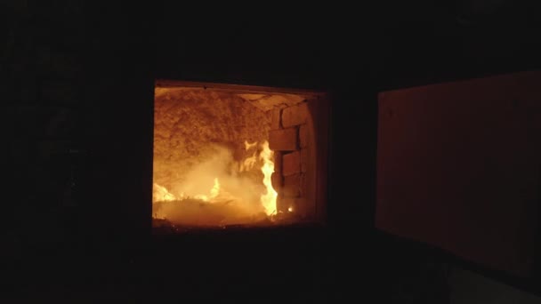 Proces Vytváření Palivových Briket Hořící Pec Továrně — Stock video