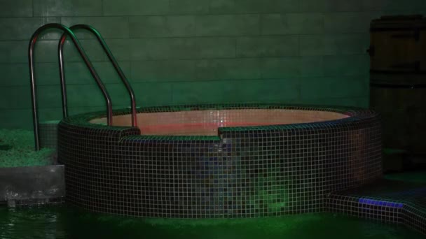 按摩浴缸配瀑布水按摩按摩Spa — 图库视频影像