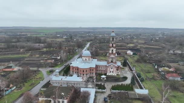 Alte Kirche Auf Dem Land Luftbilder — Stockvideo